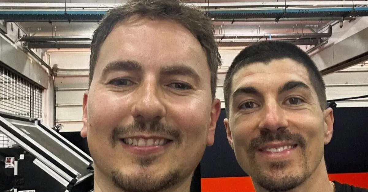 MotoGP 2026. Jorge Lorenzo accende la miccia in Casa KTM: "Tensioni tra Acosta e Vi&ntilde;ales... Pedro sa che Maverick sar&agrave; pi&ugrave; forte grazie a me"