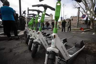 Monopattini, anche Torino potrebbe bloccare lo sharing