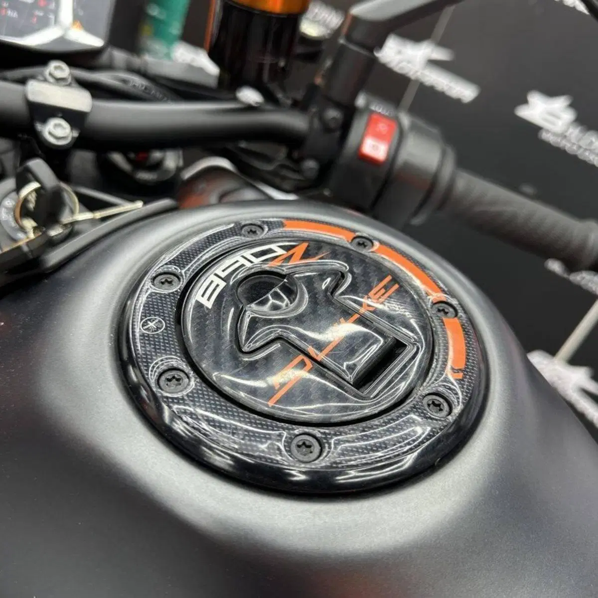 KTM 890 Duke R (2020) (8)