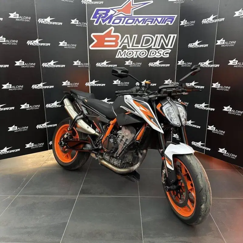 KTM 890 Duke R (2020) (12)