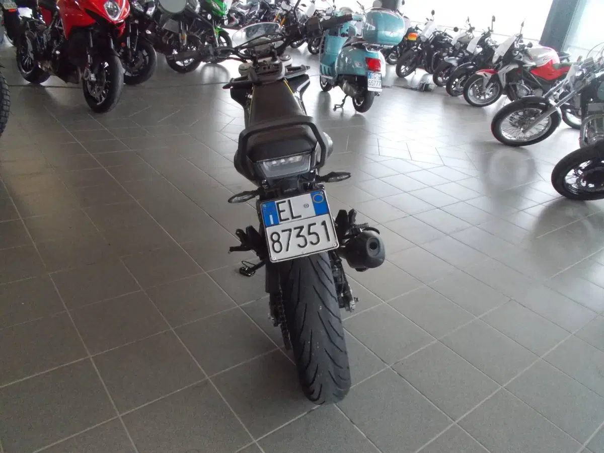 Husqvarna Svartpilen 401 (2018 - 19) (3)