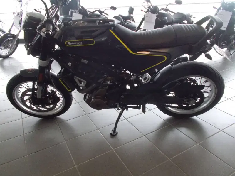 Husqvarna Svartpilen 401 (2018 - 19) (4)