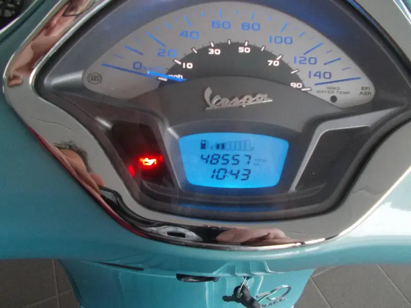 Vespa GTS 300 ABS Settantesimo (2016) (8)