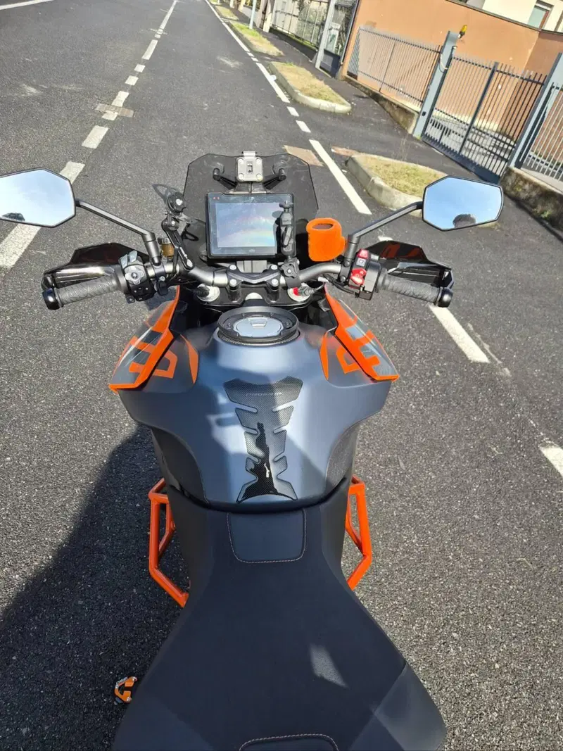 KTM 1290 Super Duke GT (2022 - 25) (6)