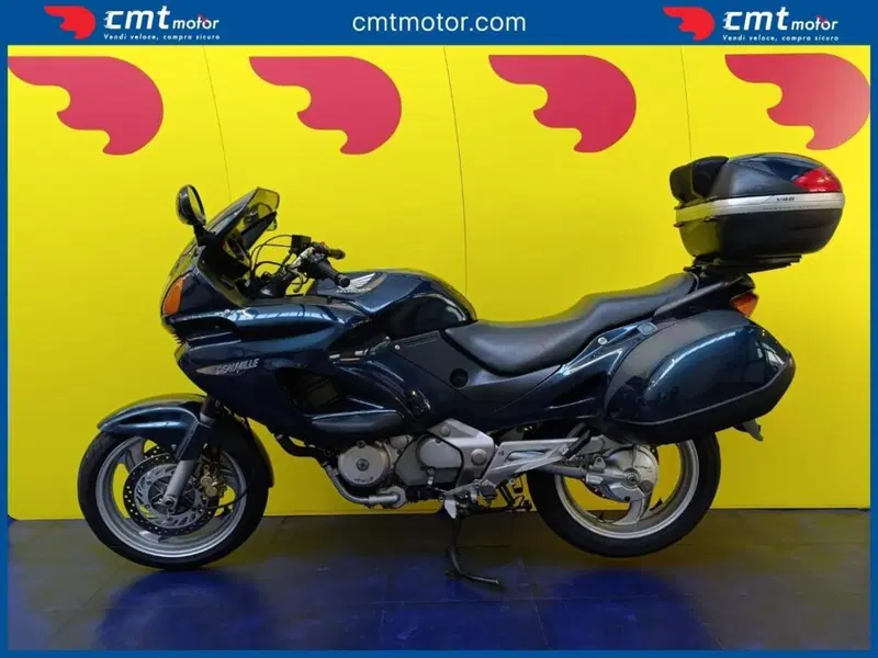 Honda Deauville 650 (1998 - 01) (3)