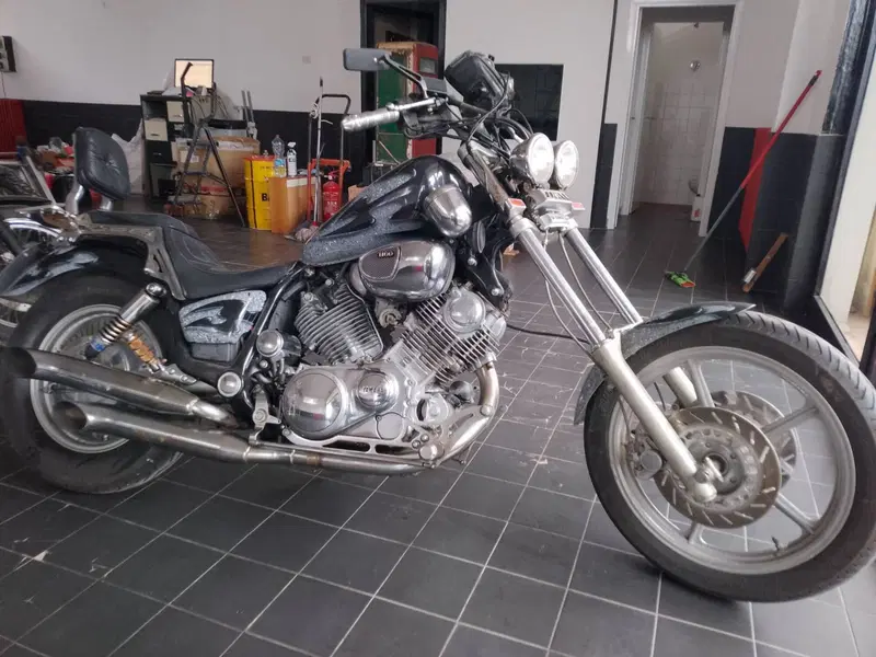 Yamaha XV1100 Virago