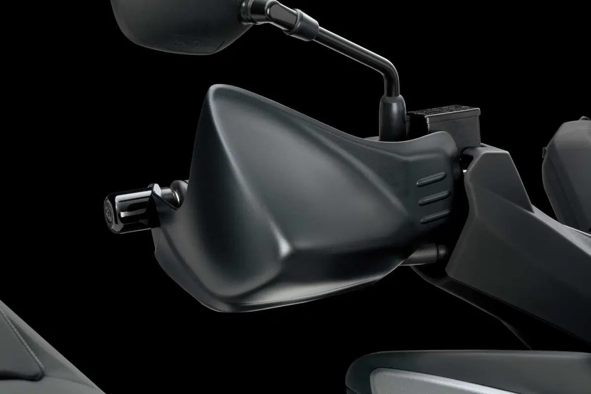 Suzuki Burgman 400 Comfort: il leggendario scooter è ancora più comodo. Cosa cambia [GALLERY] (5)
