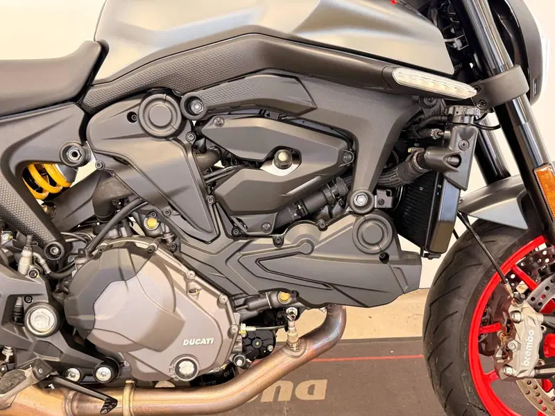 Ducati Monster 937 + (2021 - 25) (5)