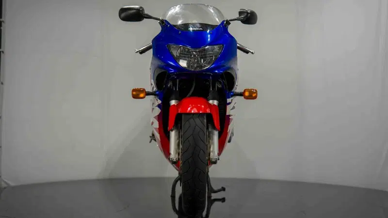 Honda CBR 600 F (1999 - 00) (4)