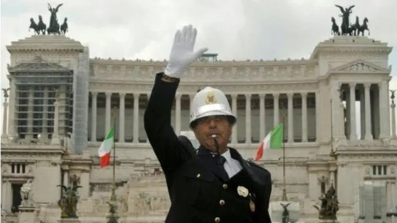 Roma, controlli in strada e sequestri di mezzi illegali