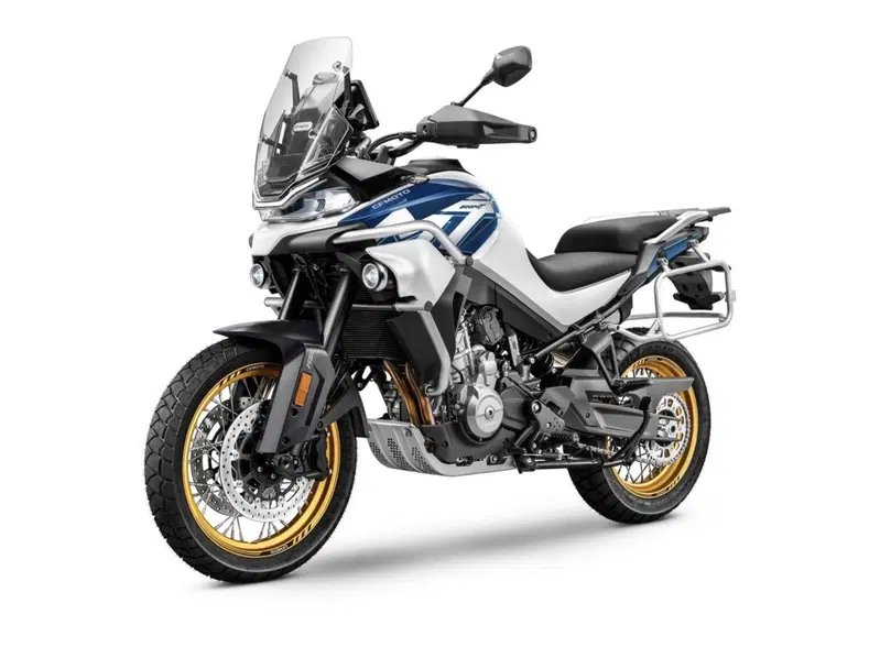 CF Moto 800MT