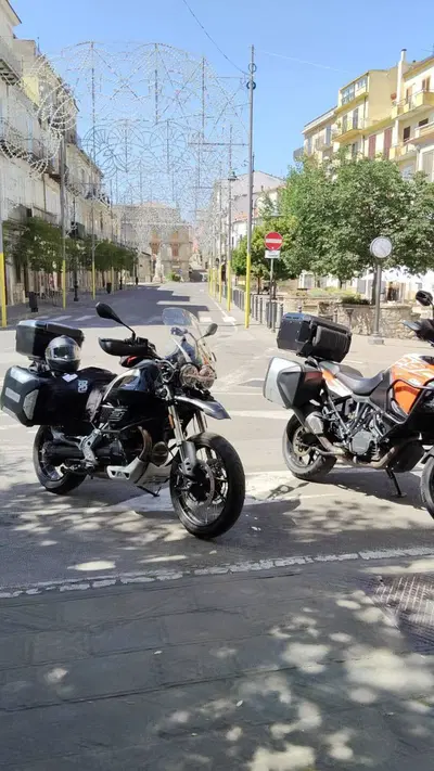 Moto Guzzi V85 TT Guardia d'Onore (2022 - 23) usata