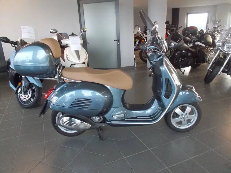 Vespa GTS 300 (2017 - 18) (2)