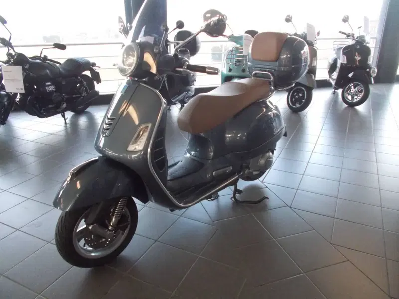 Vespa GTS 300 (2017 - 18) (5)