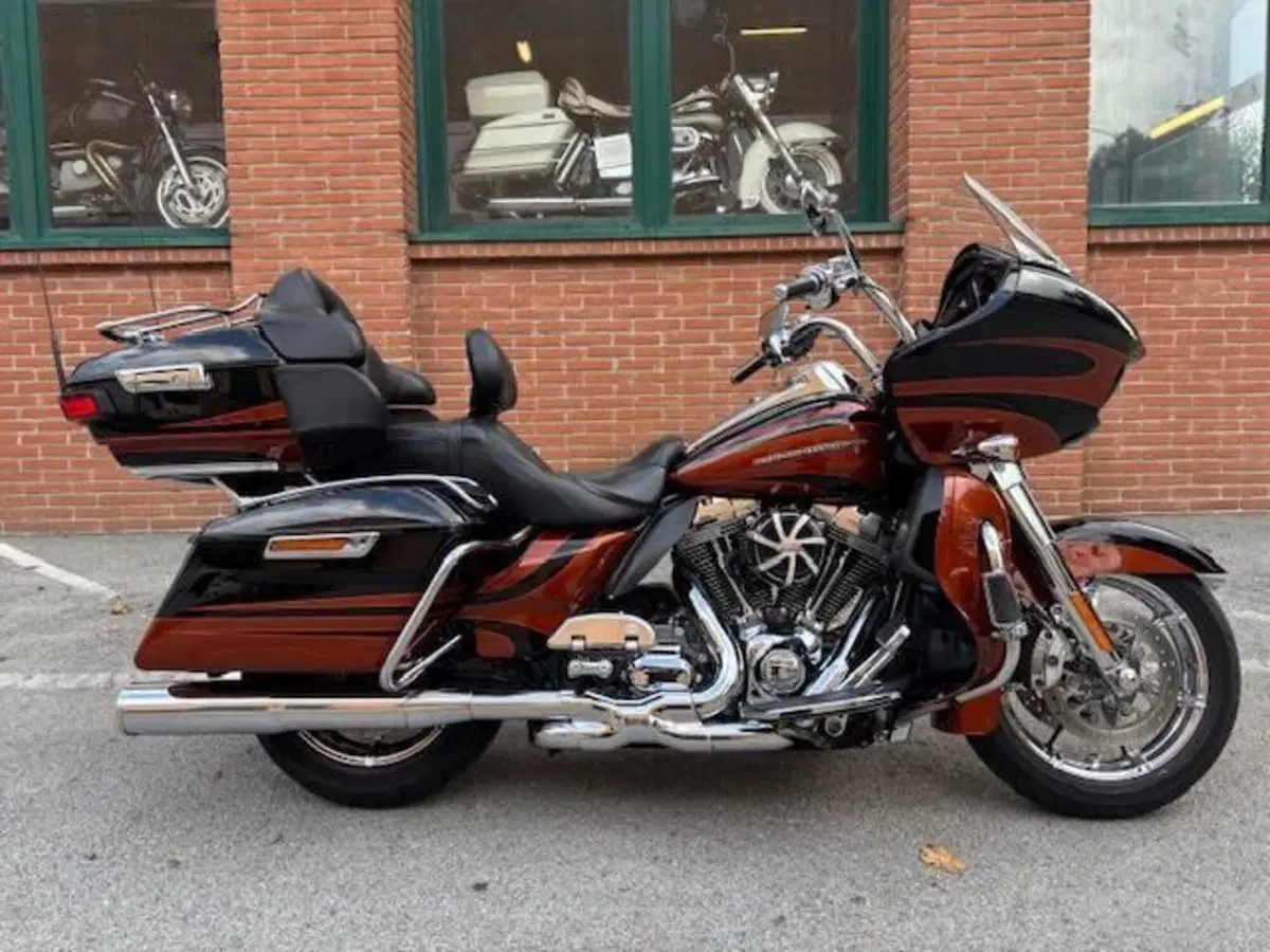 Harley-Davidson 1800 Road Glide Ultra (2014 - 16) - FLTRUSE