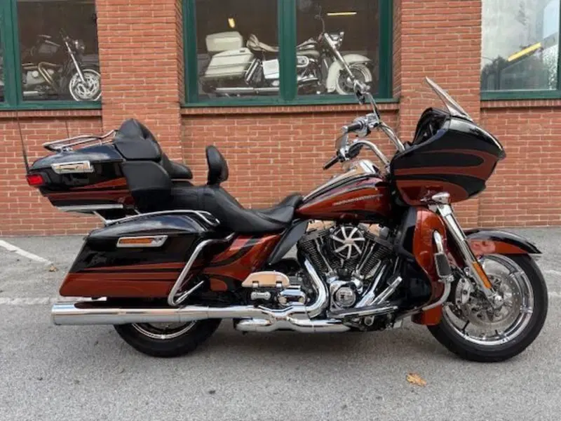 Harley-Davidson 1800 Road Glide Ultra (2014 - 16) - FLTRUSE