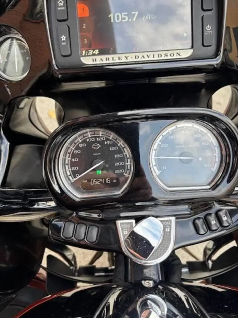Harley-Davidson 1800 Road Glide Ultra (2014 - 16) - FLTRUSE (8)