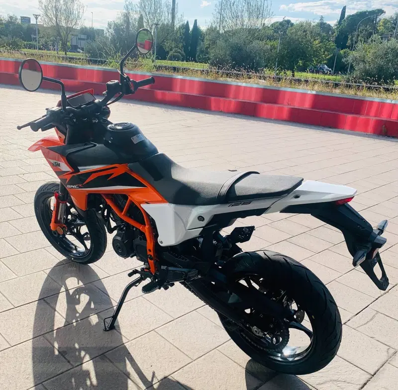KTM 125 SMC R (2025 - 26) (4)