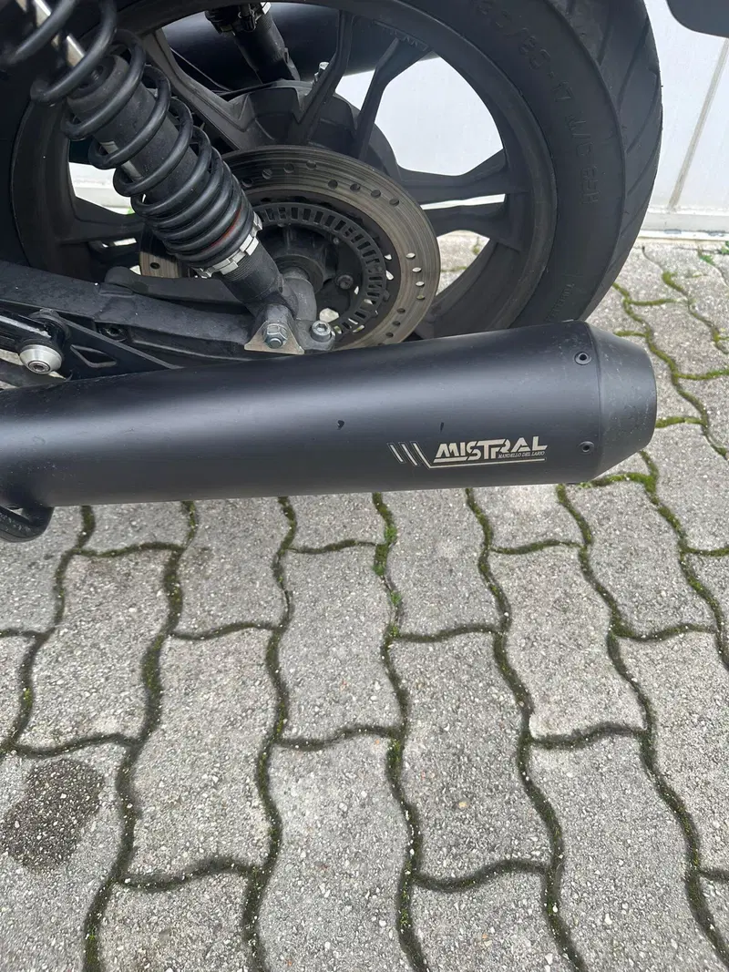 Moto Guzzi V7 III Stone (2017 - 20) (12)