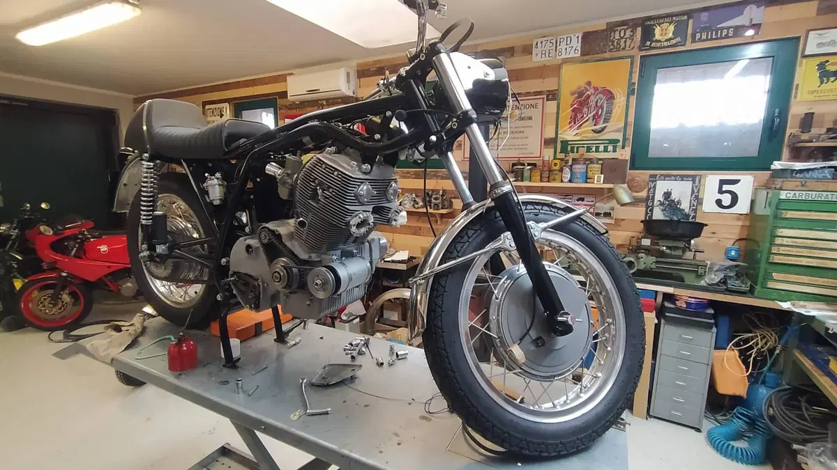 Laverda SF 750 (4)