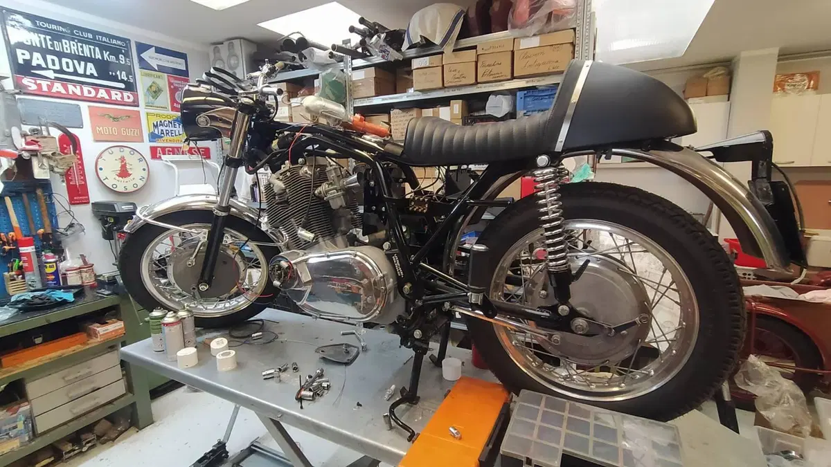 Laverda SF 750 (5)