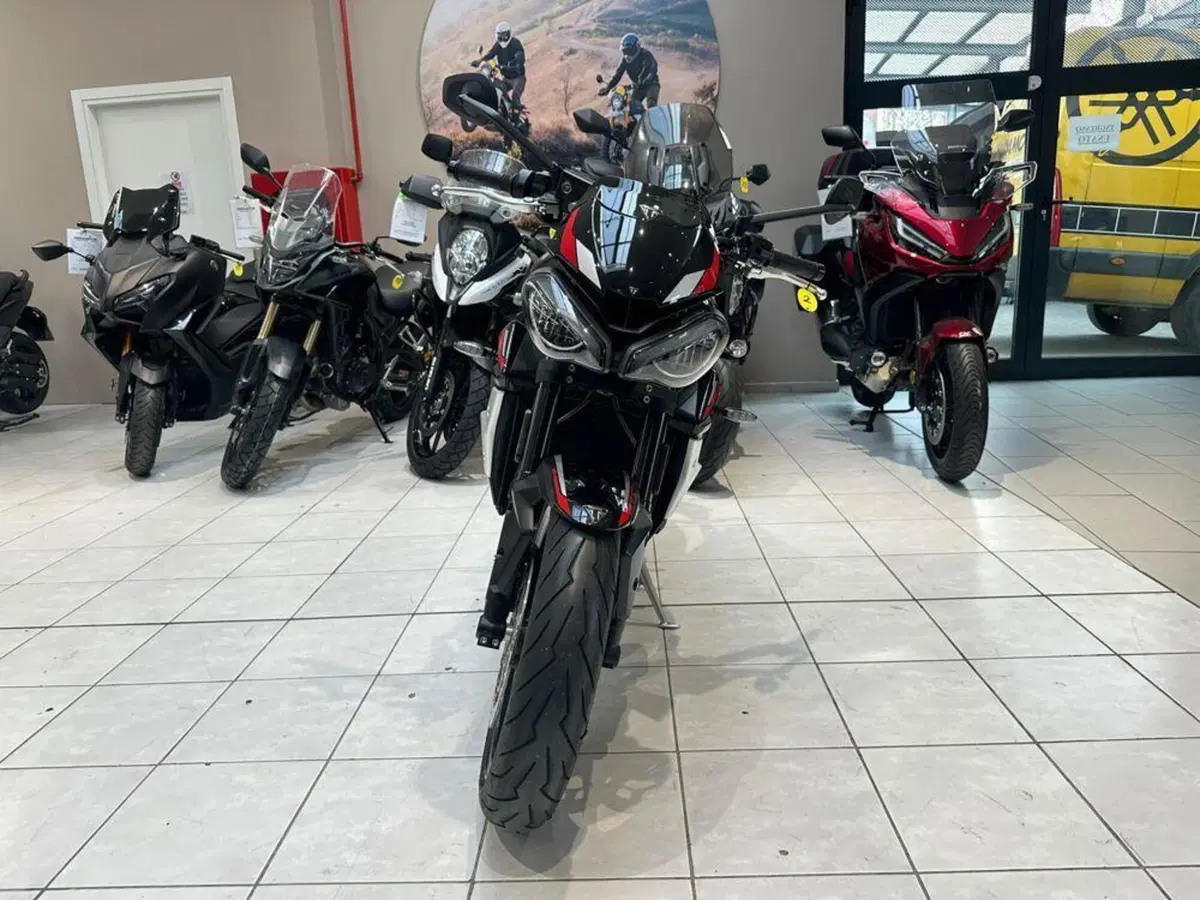 Triumph Street Triple R (2020 - 22) (2)