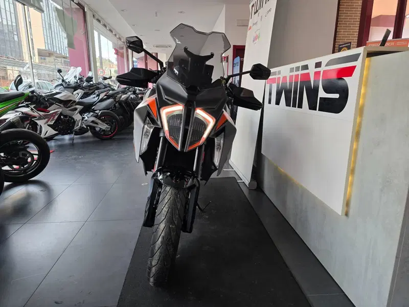KTM 1290 Super Duke GT (2022 - 25) (3)