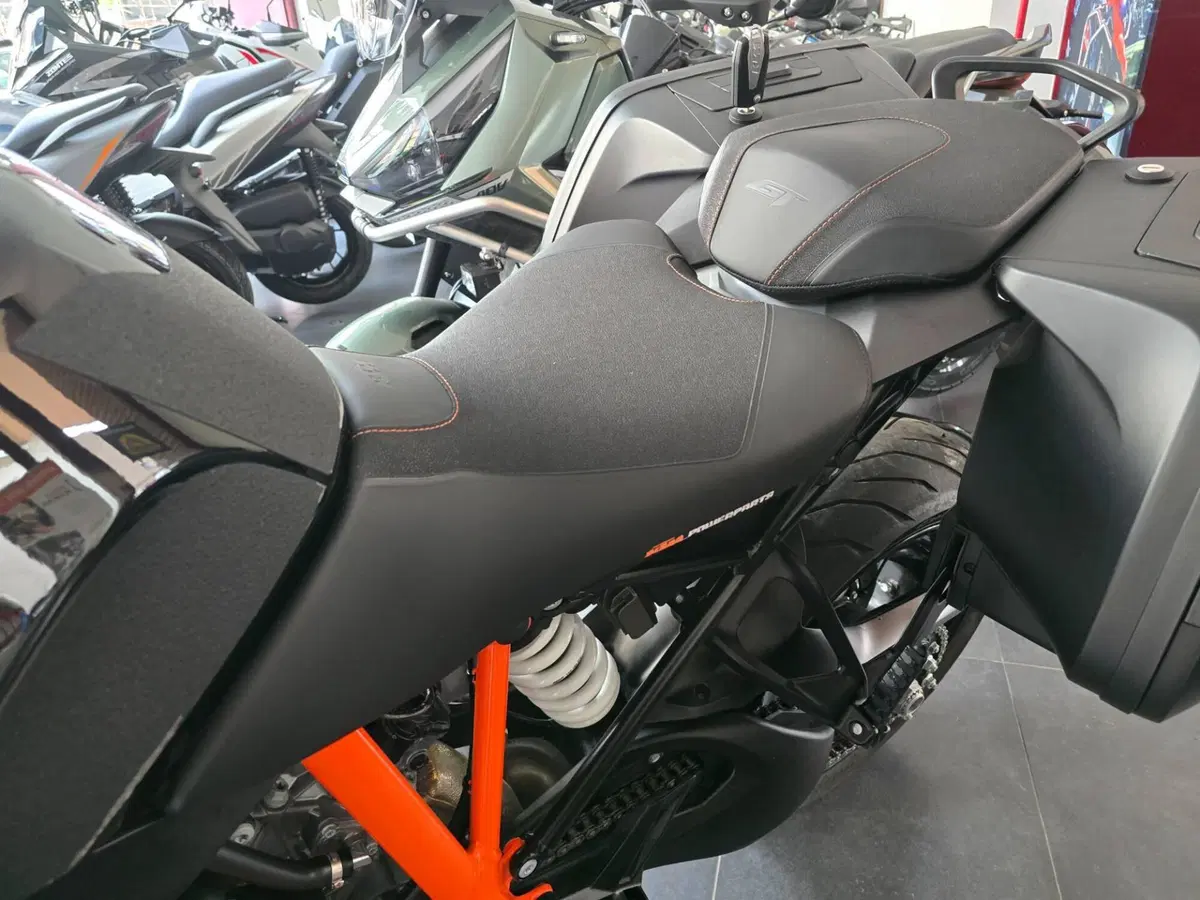 KTM 1290 Super Duke GT (2022 - 25) (13)