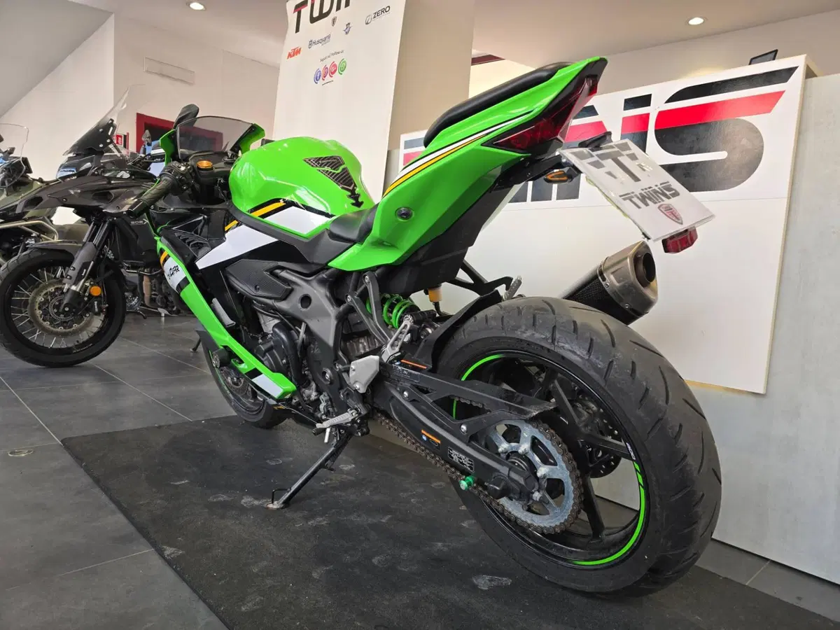 Kawasaki Ninja ZX-4RR Performance (2025 - 26) (2)