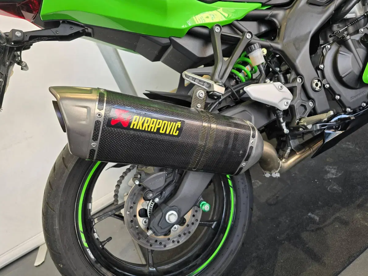 Kawasaki Ninja ZX-4RR Performance (2025 - 26) (8)
