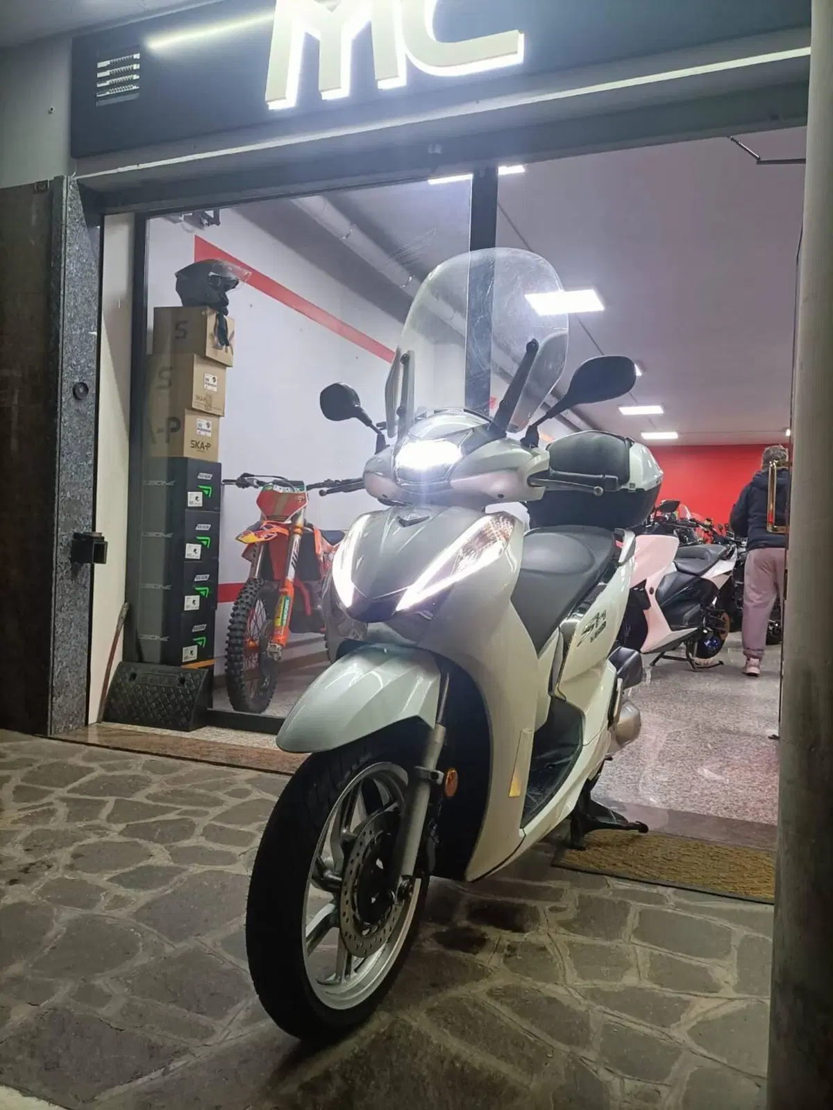 Honda SH 300 i ABS (2016 - 20) (2)