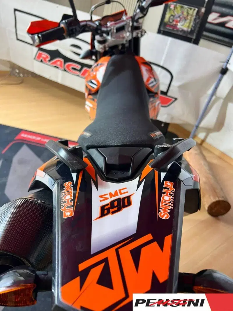 KTM 690 SMC (2008- 11) (6)