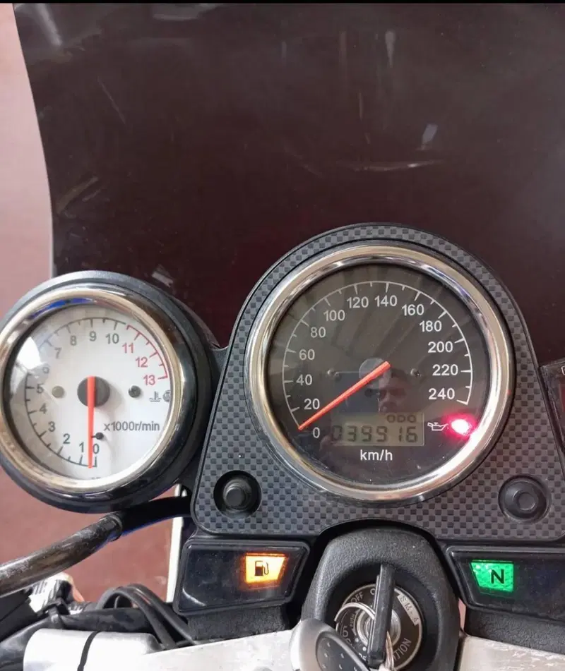 Suzuki SV 650 (1999 - 02) (5)