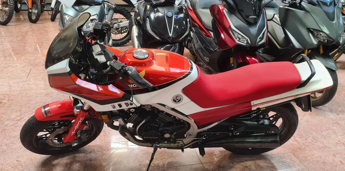 Honda VF 500 F (1983 - 87) (2)