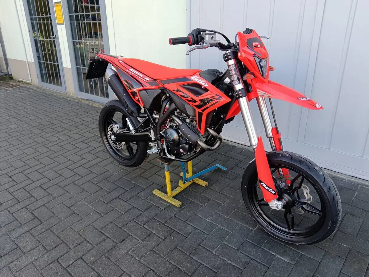 Betamotor RR 125 4T Motard T (2025 - 26) (3)