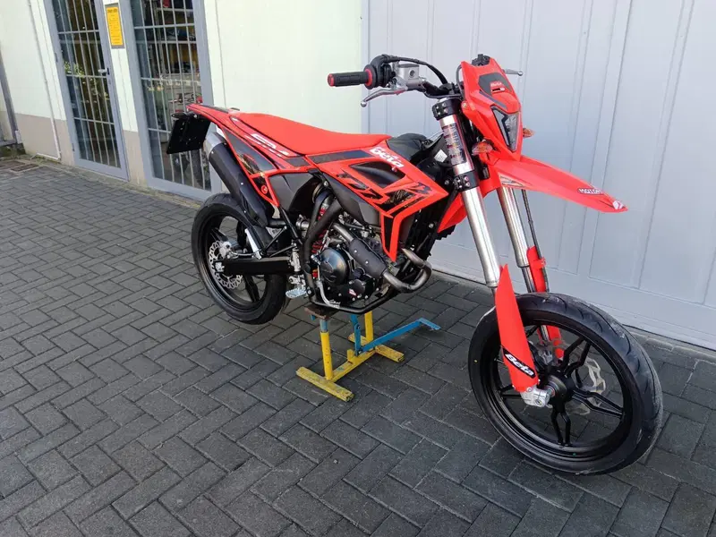 Betamotor RR 125 4T Motard T (2025 - 26) (3)