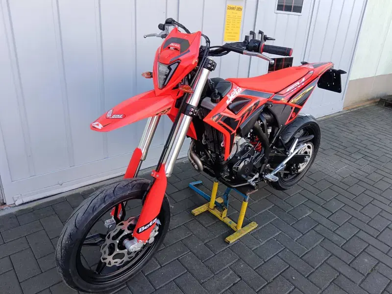 Betamotor RR 125 4T Motard T (2025 - 26) (4)