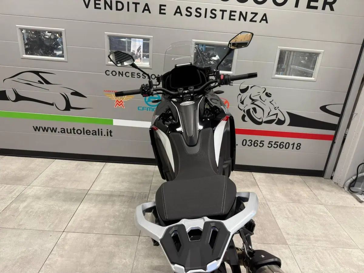 Moto Morini X-Cape 1200 (2026) (15)