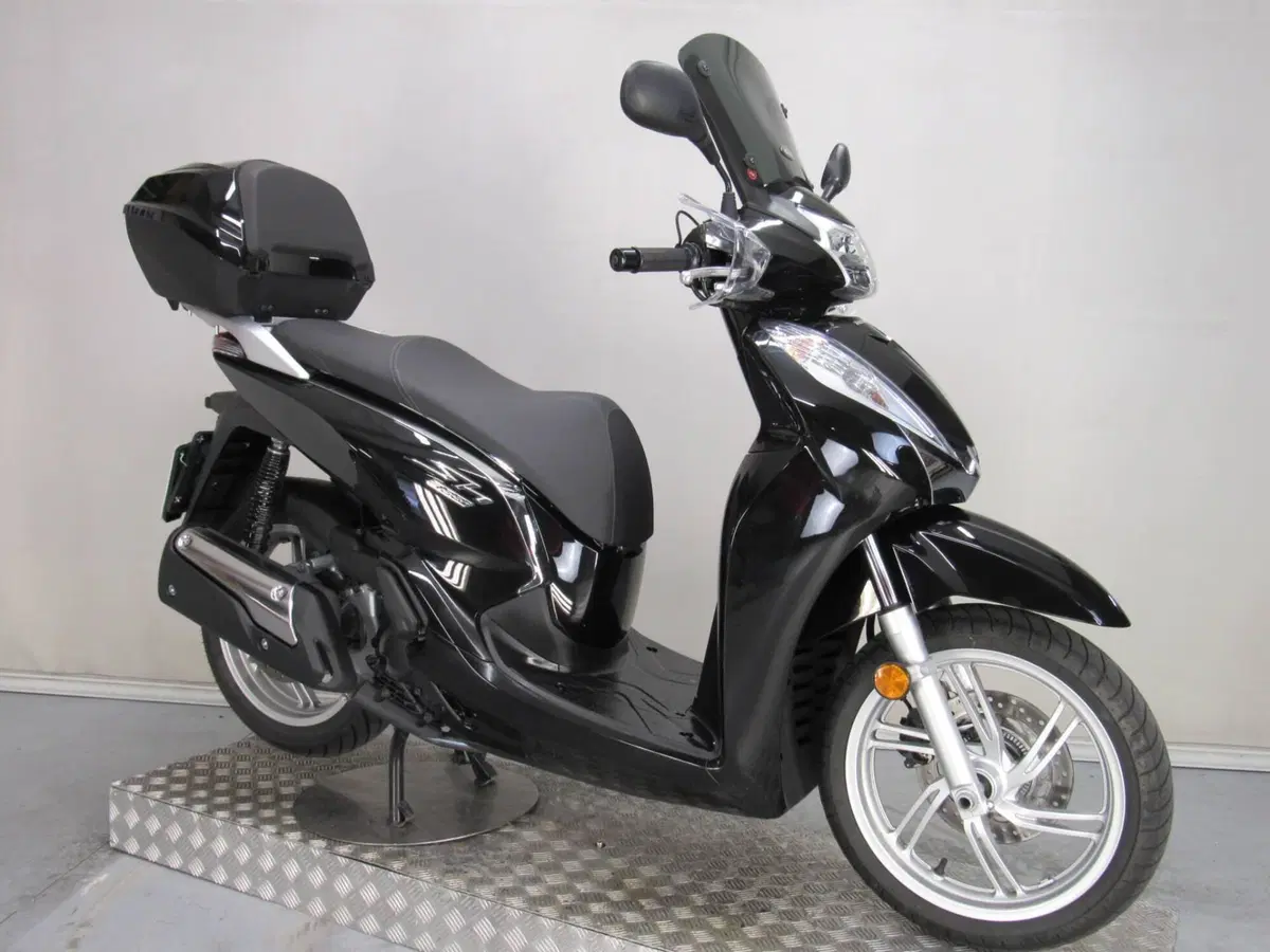 Honda SH 300 i ABS (2016 - 20) (8)