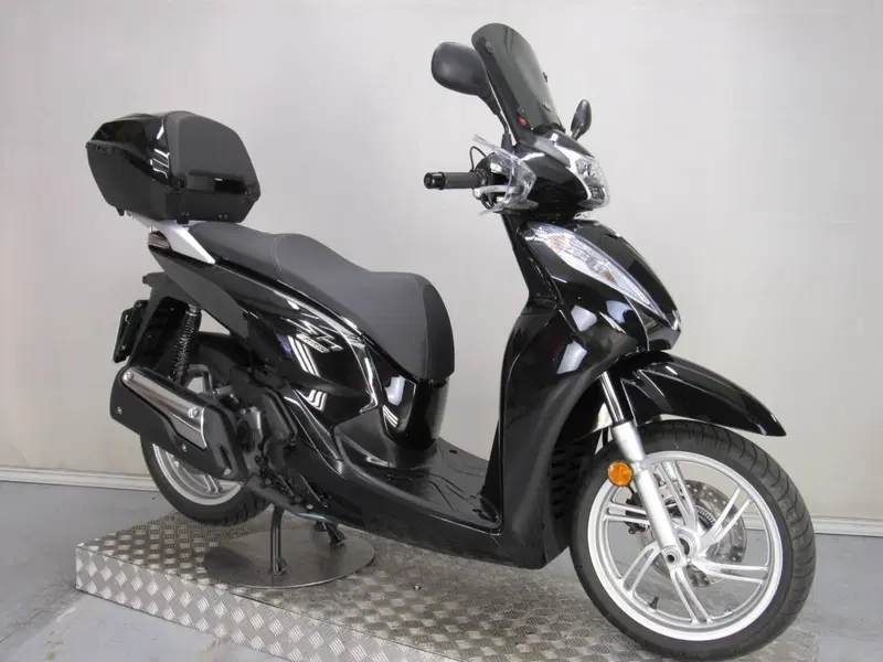Honda SH 300 i ABS (2016 - 20) (8)