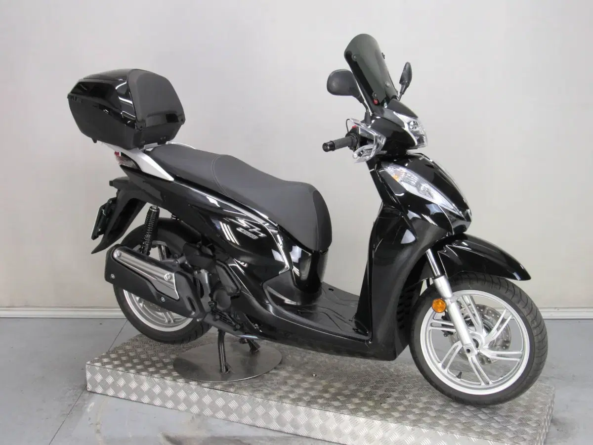 Honda SH 300 i ABS (2016 - 20) (9)