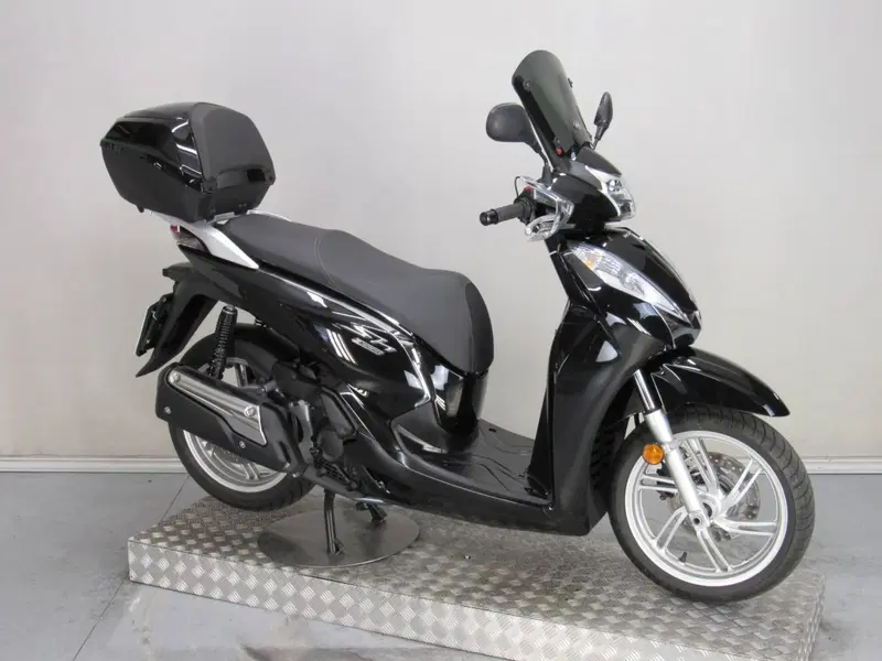 Honda SH 300 i ABS (2016 - 20) (9)