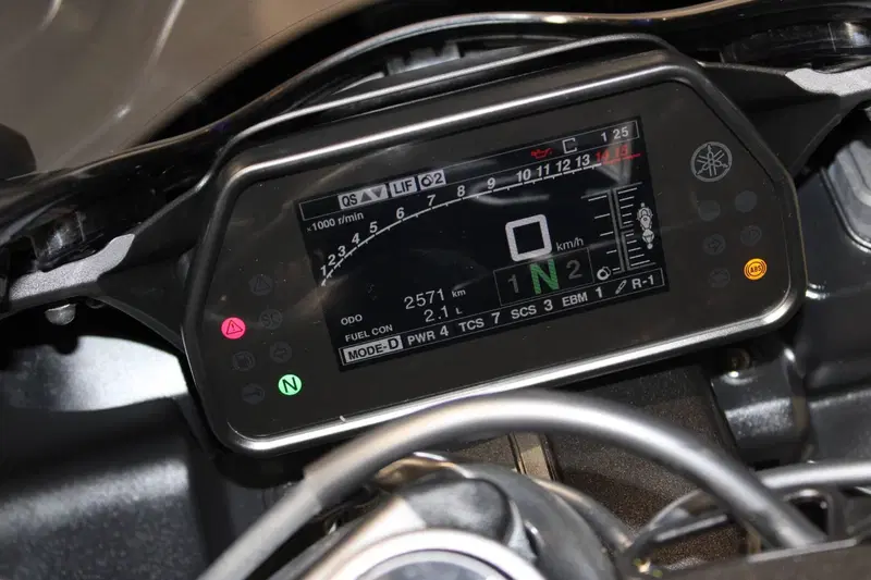 Yamaha YZF R1M (2020 - 25) (6)