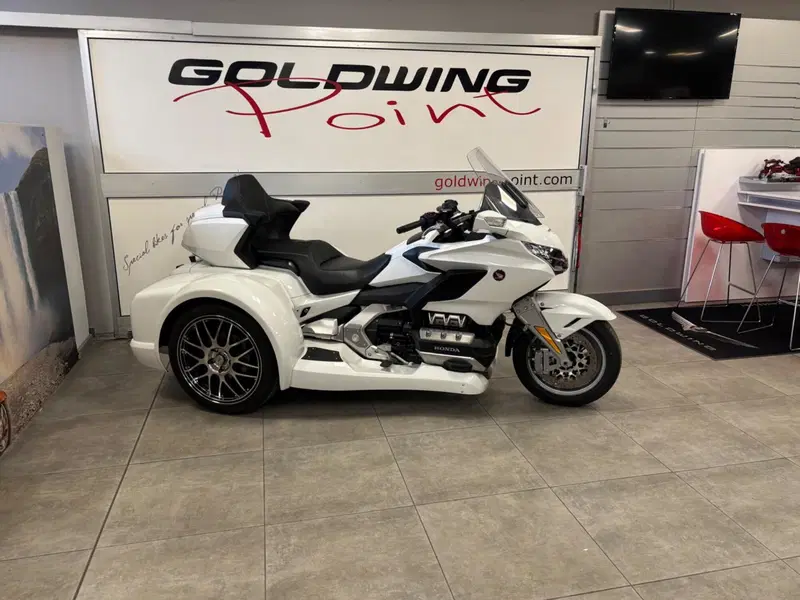 Honda GL 1800 Gold Wing Tour 50° Anniversario (2025 - 26) (2)