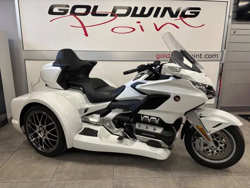 Honda GL 1800 Gold Wing Tour 50° Anniversario (2025 - 26) (8)