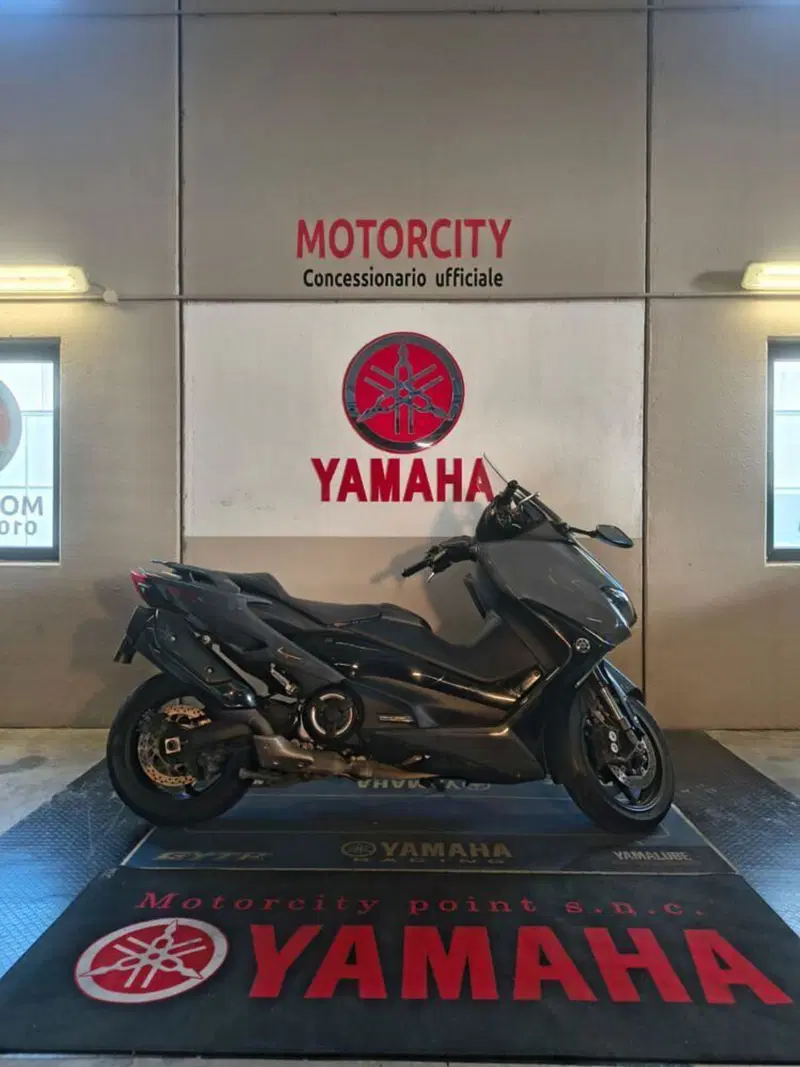Yamaha T-Max 560 Tech Max (2021)