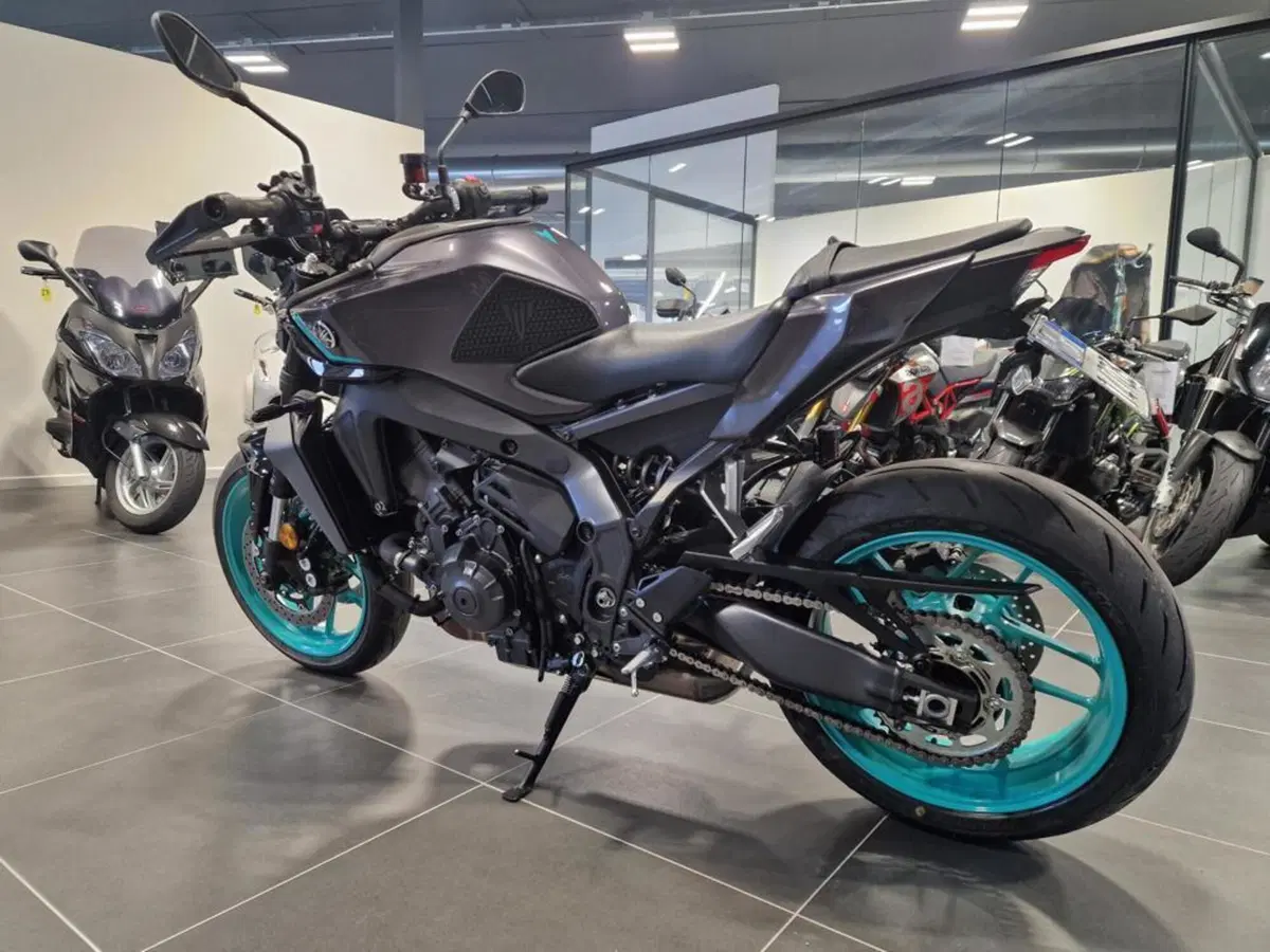 Yamaha MT-09 Y-AMT (2024 - 26) (6)