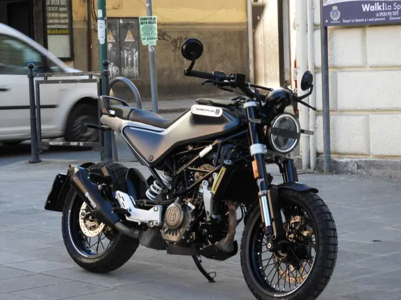 Husqvarna Svartpilen 125 (2021 - 23) (2)