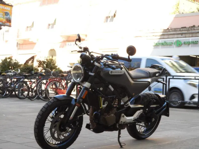 Husqvarna Svartpilen 125 (2021 - 23) (3)