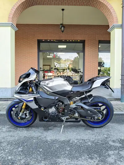 Yamaha YZF R1 M (2015 - 16) usata
